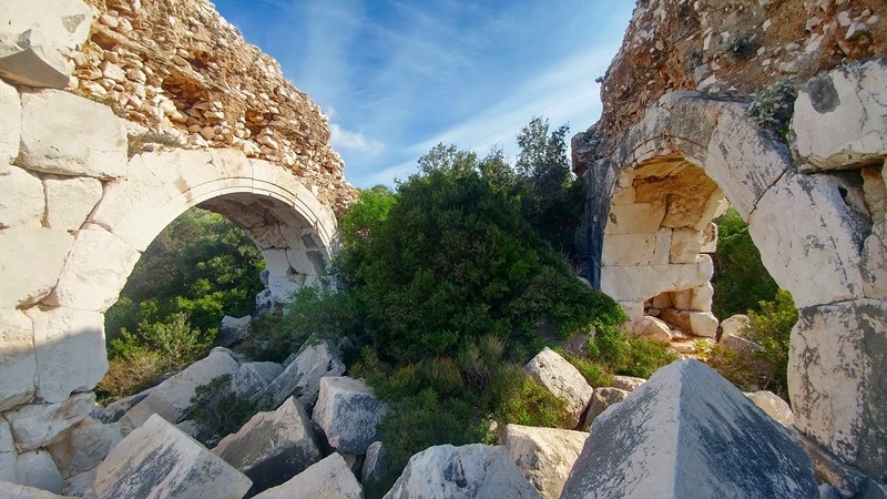 TAPINAK MEZAR